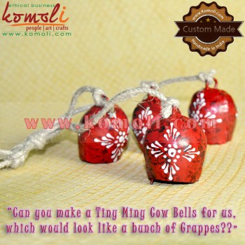 Grappe de Petite Cloche - Custom Garland Cluster of Tiny Cow Bells - Garden Decor Wind Bells